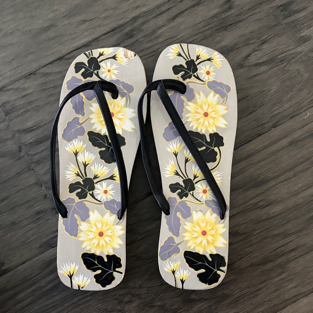 Women's Floral Print Flip Flops 90s